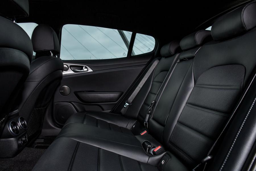 Интерьер Kia Stinger GT-Line S (CK) 2017 года  (UK) (фото 27 из 41)